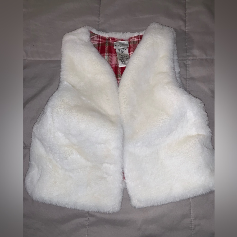 EUC Girls fux fur Holiday Vest (size 7/8 M)